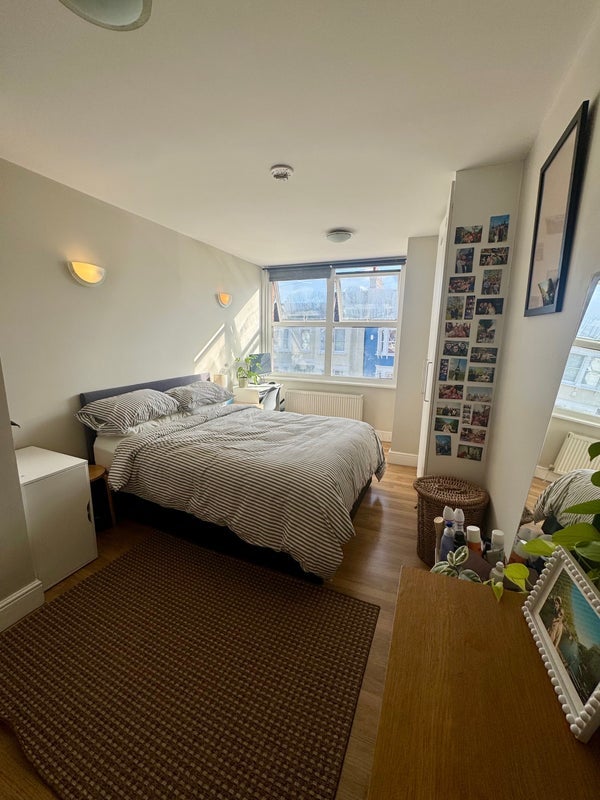 Room Harberson Road in Greater London