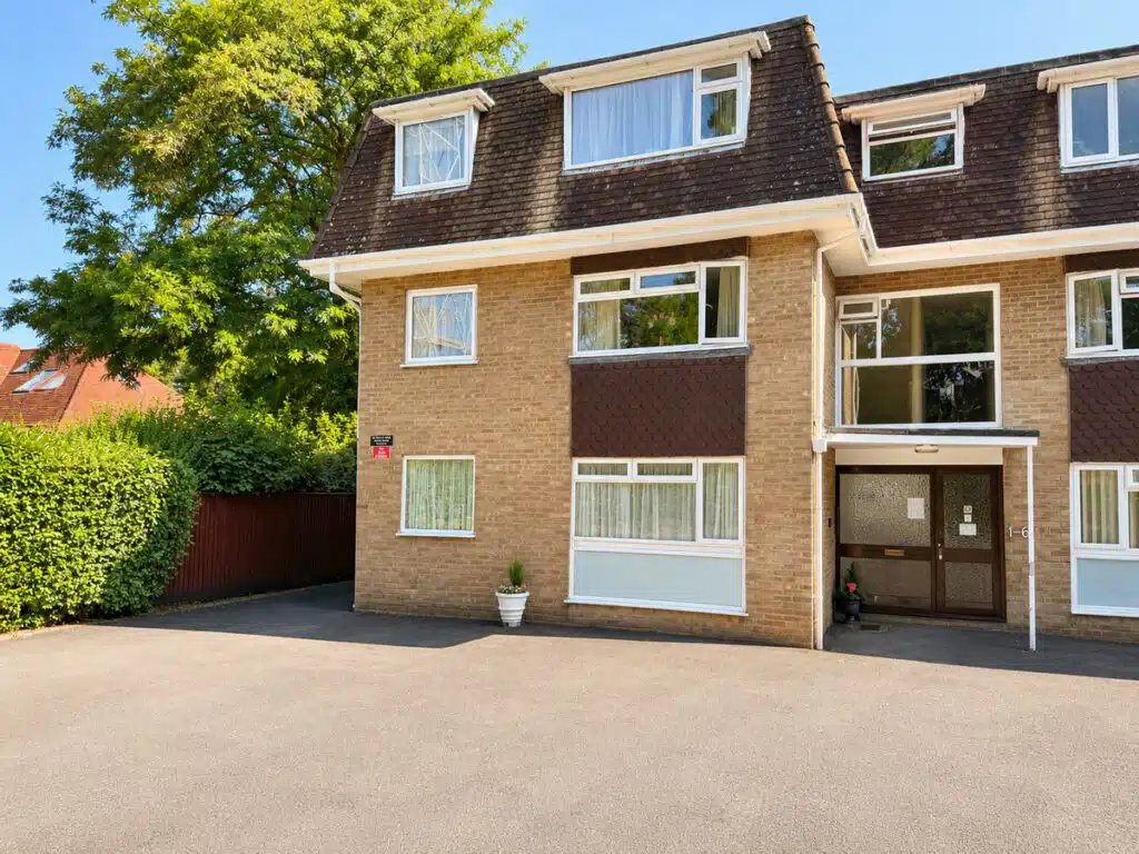 Flat New Road in Dudsbury