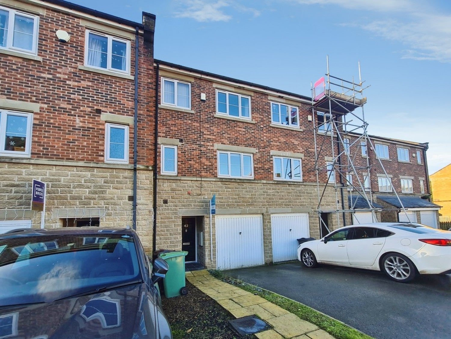 House Leeds and Bradford Road in Leeds