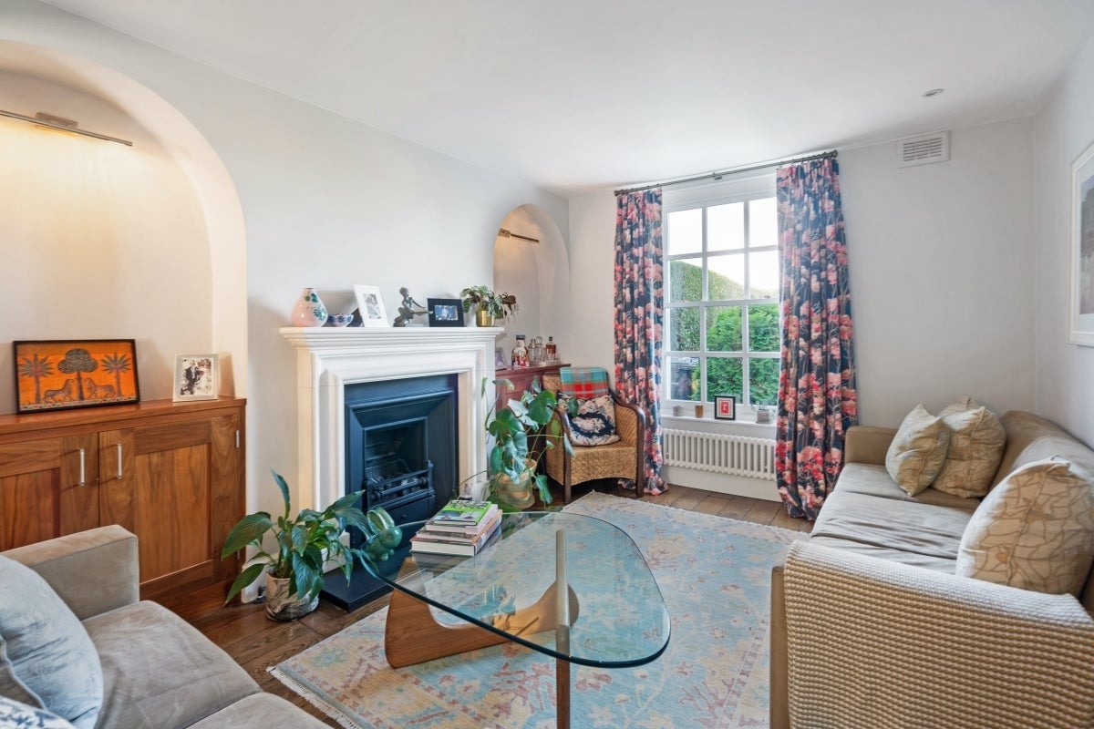House Montpelier Row in Greater London