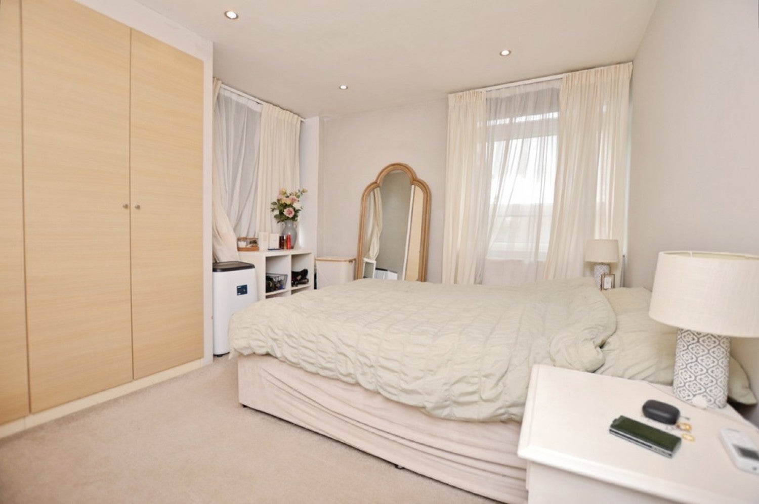 Flat Quill Lane in Greater London