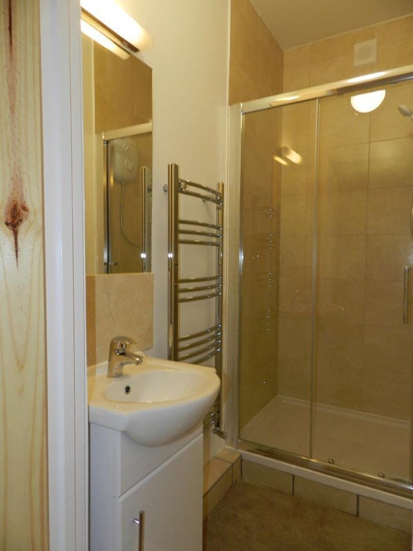 Room Harlesden Road in Greater London