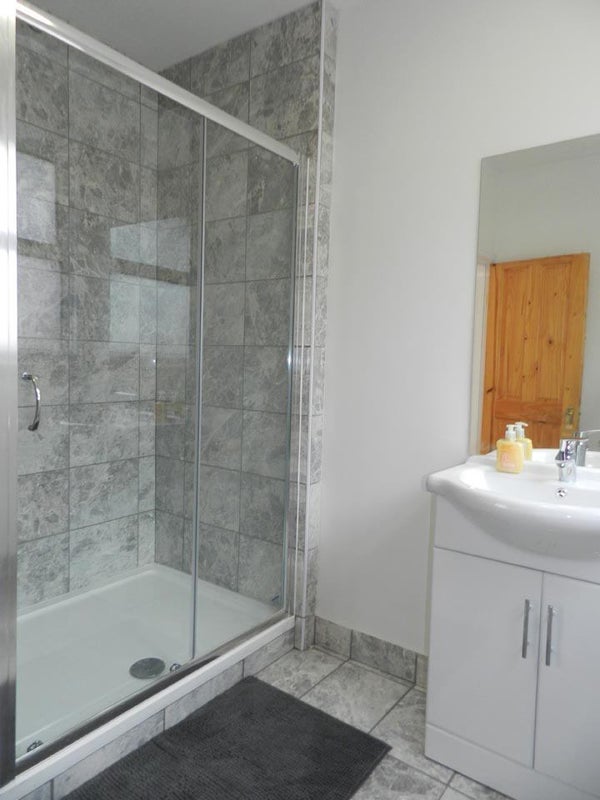 Room Harlesden Road in Greater London
