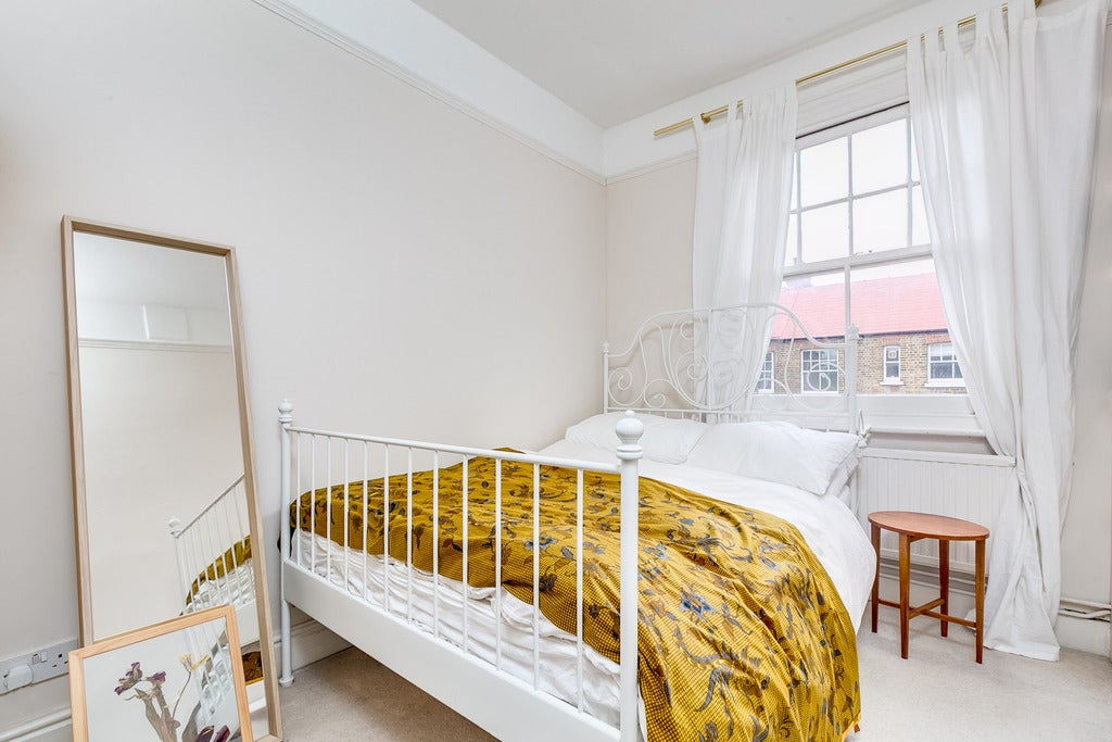 Flat Prince of Wales Drive in Greater London