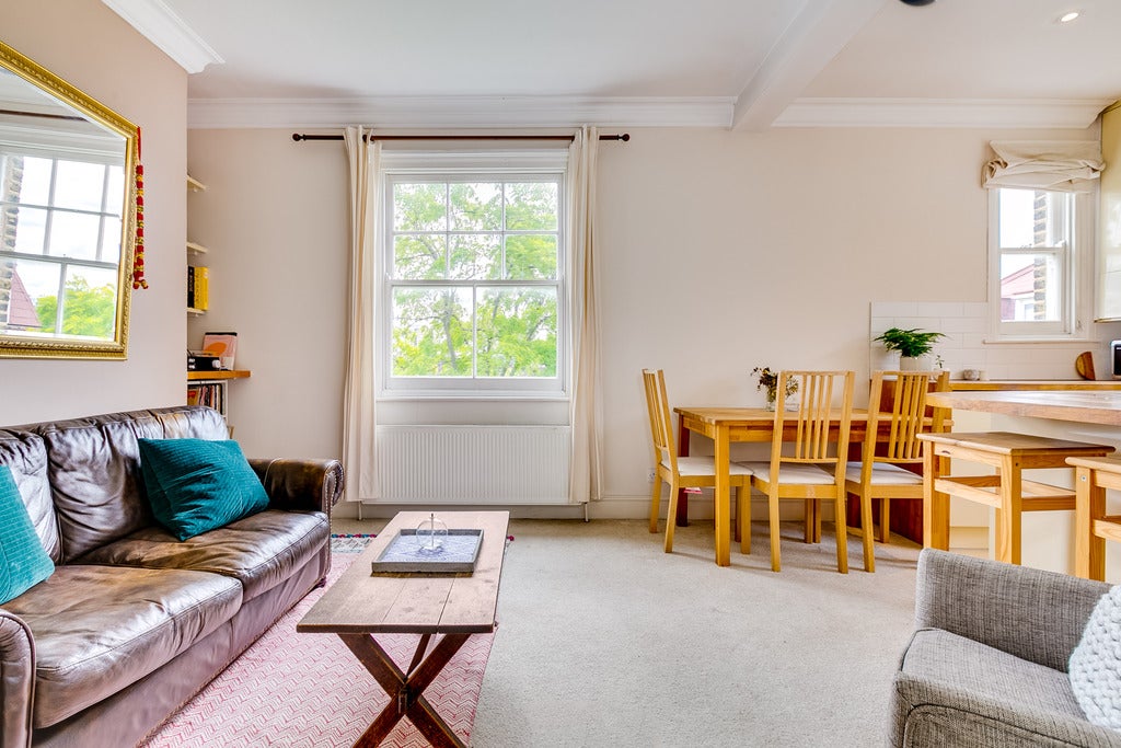 Flat Prince of Wales Drive in Greater London
