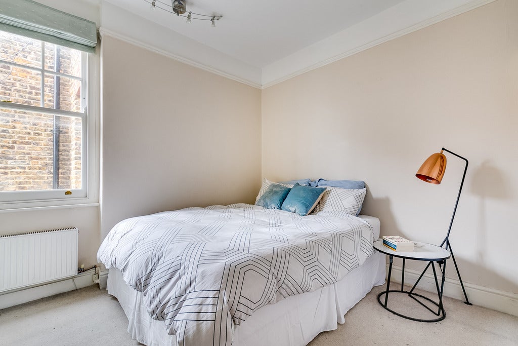 Flat Prince of Wales Drive in Greater London