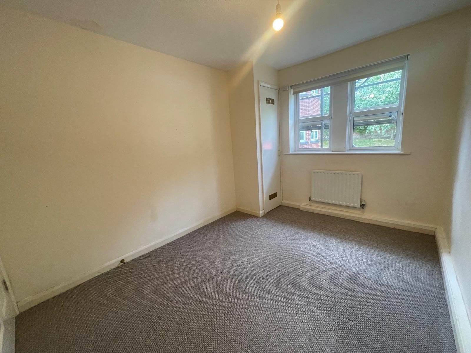 Flat Harrogate Road in Leeds