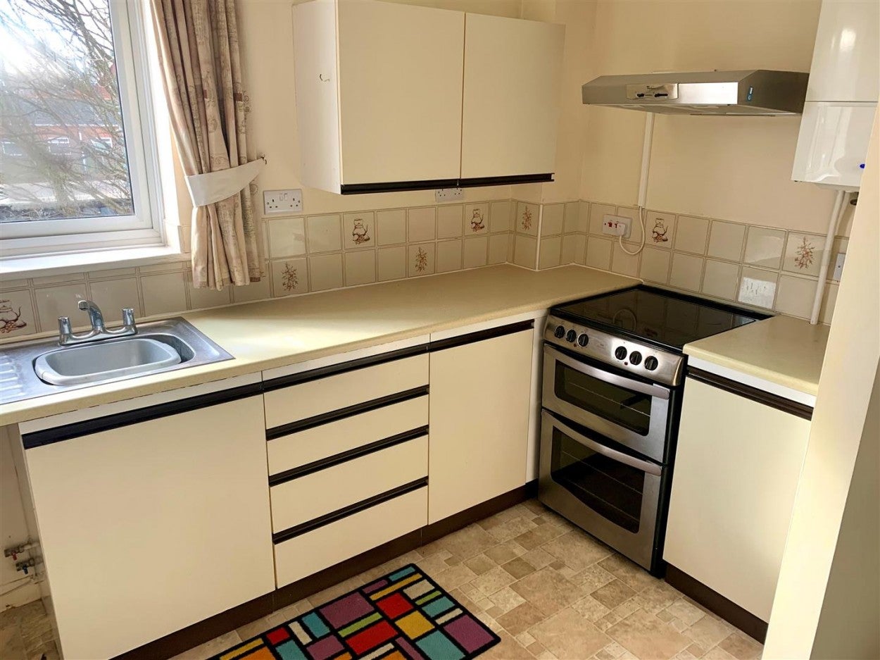 Flat Gloucester Road in Arun