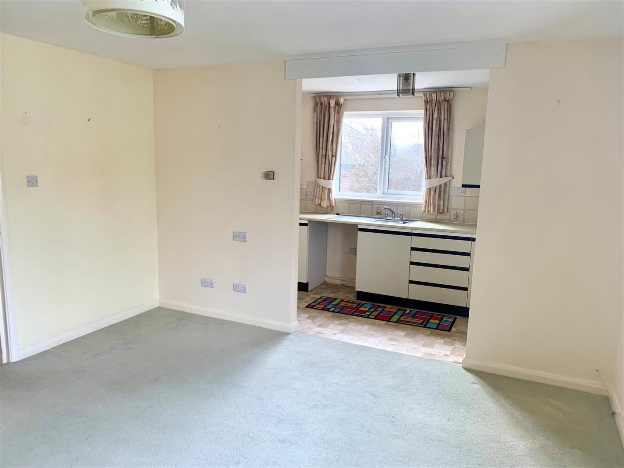 Flat Gloucester Road in Arun