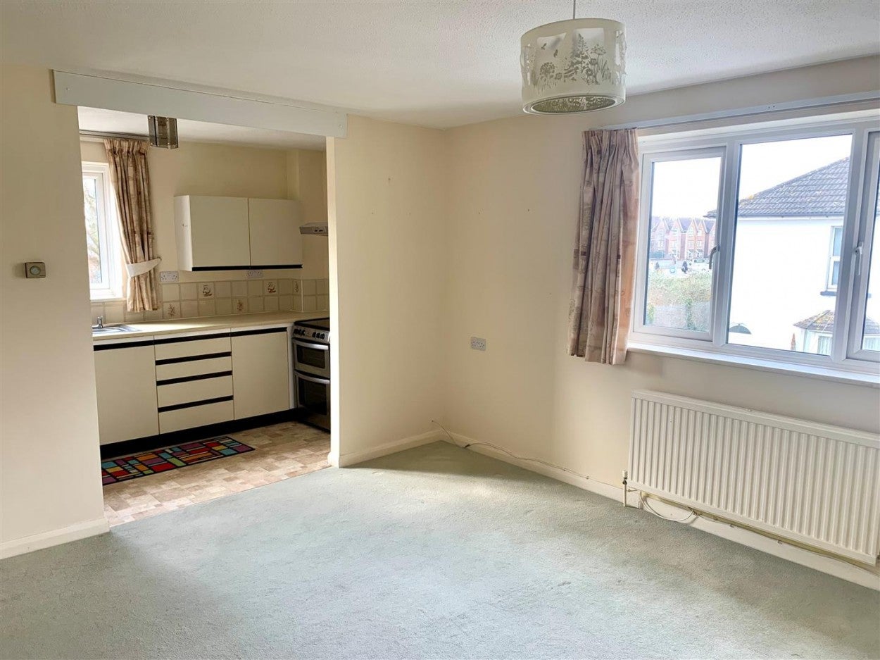 Flat Gloucester Road in Arun