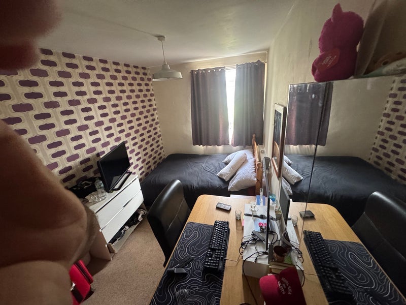 Room Wrights Road in Greater London