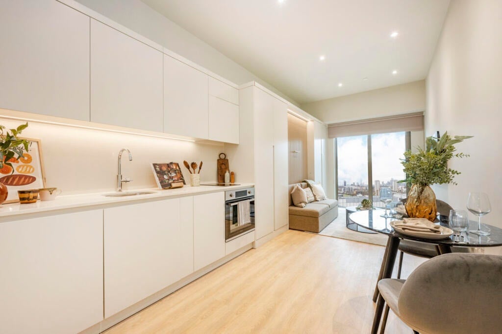 Flat Selsdon Way in Greater London