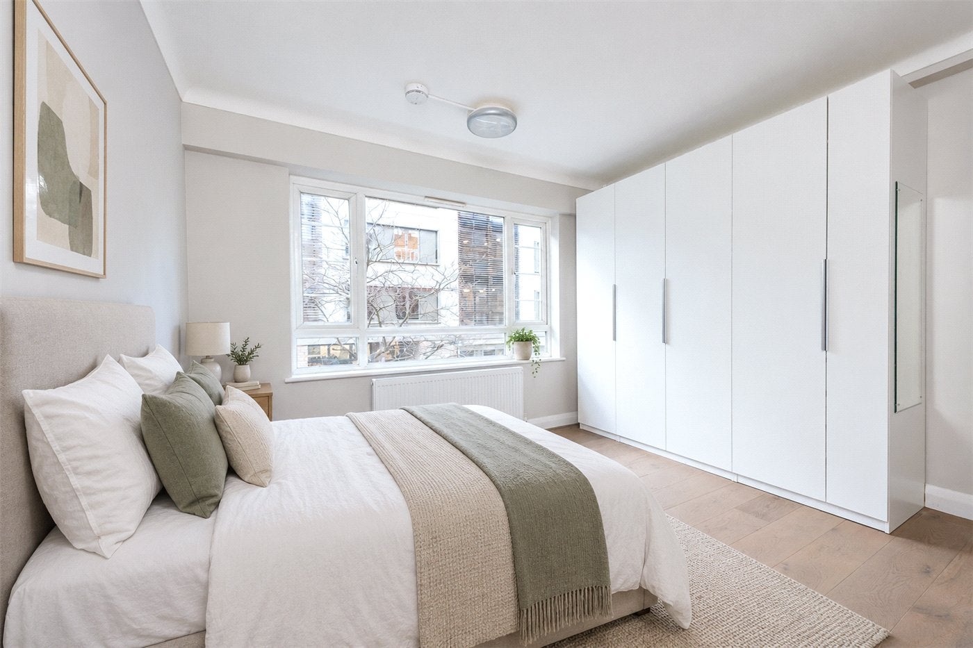 Flat Oakhill Road in Greater London