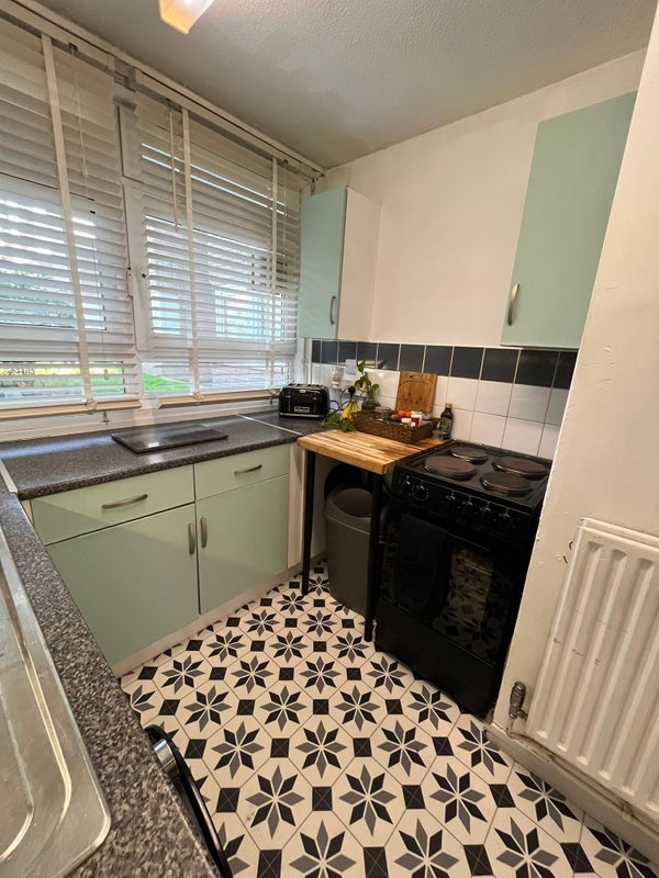 Flat Watkinson Road in Greater London