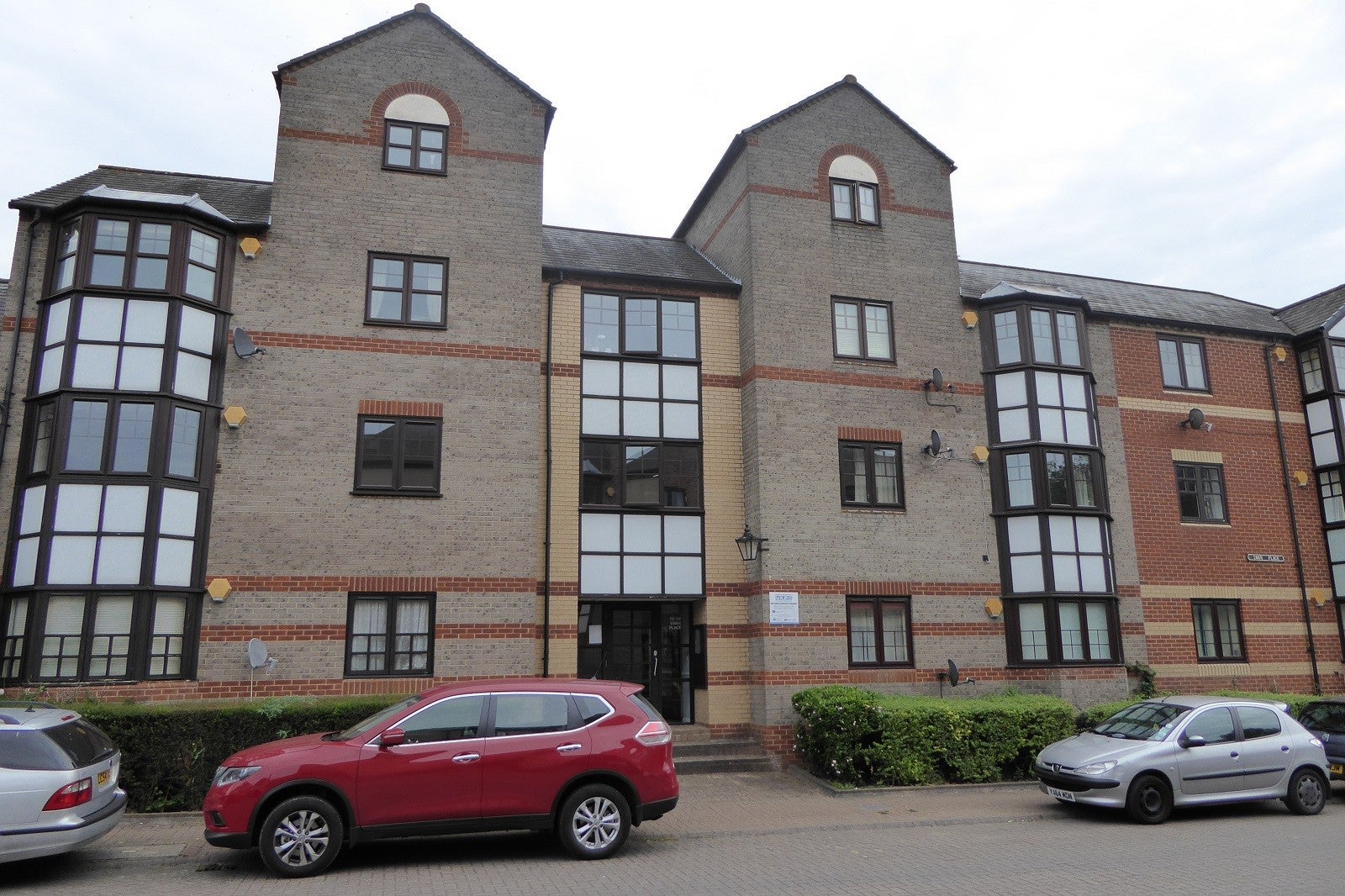 Flat Swan Place in Reading