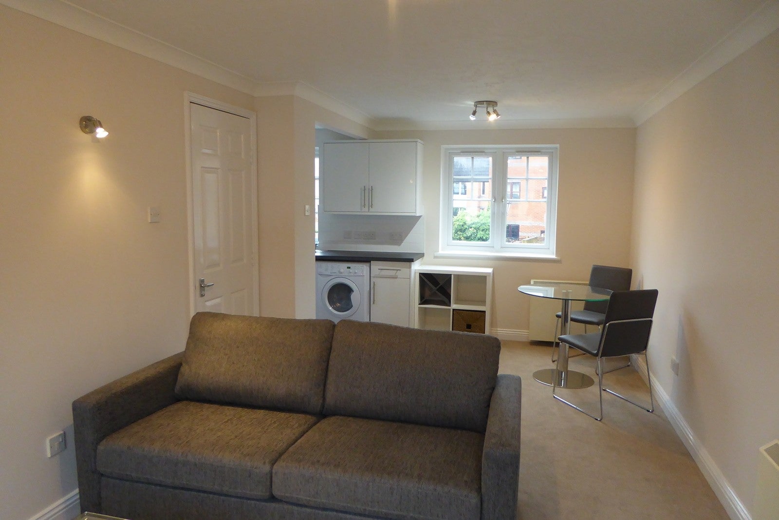 Flat Swan Place in Reading
