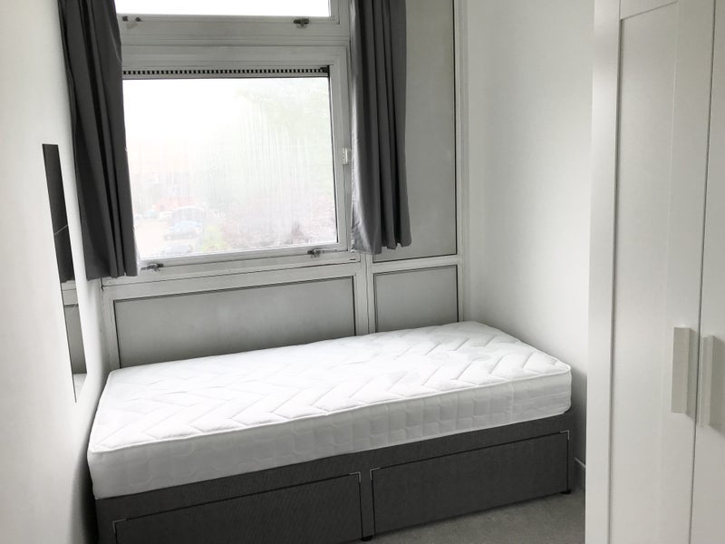 Room Bigland Street in Greater London