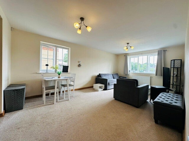 Flat Marine Approach in Northwich