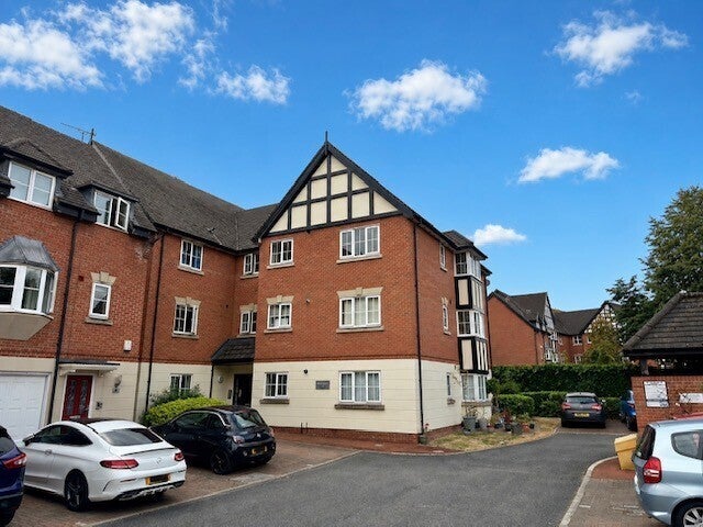 Flat Marine Approach in Northwich