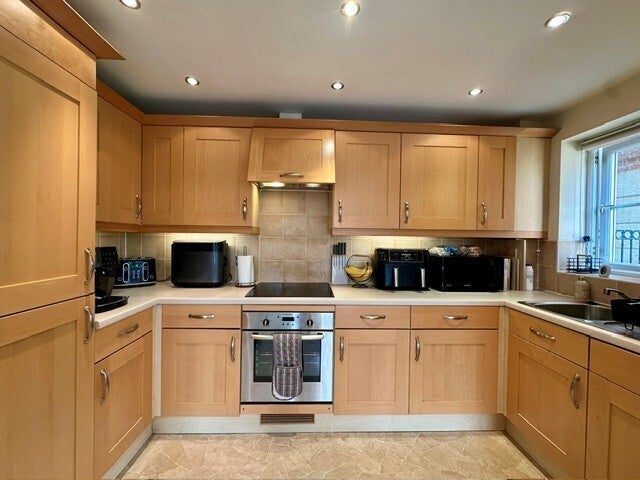 Flat Marine Approach in Northwich