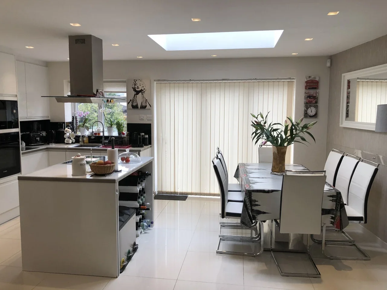 Room Springvale Avenue in Greater London