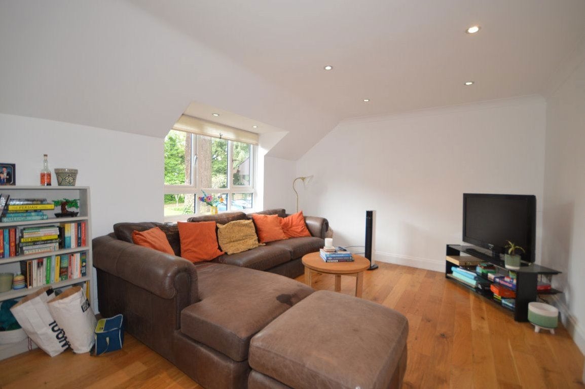 Flat Brooklands Court in St Albans