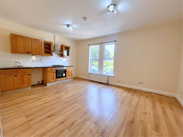 Flat Ripon Road in Greater London