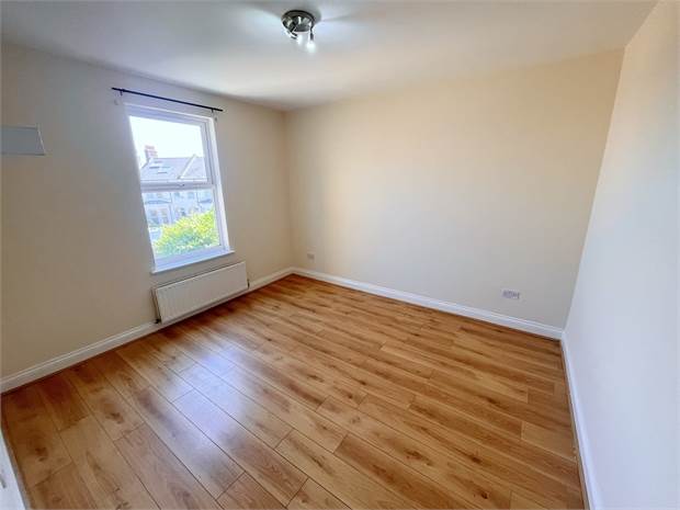 Flat Ripon Road in Greater London