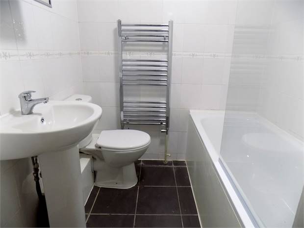 Flat Ripon Road in Greater London
