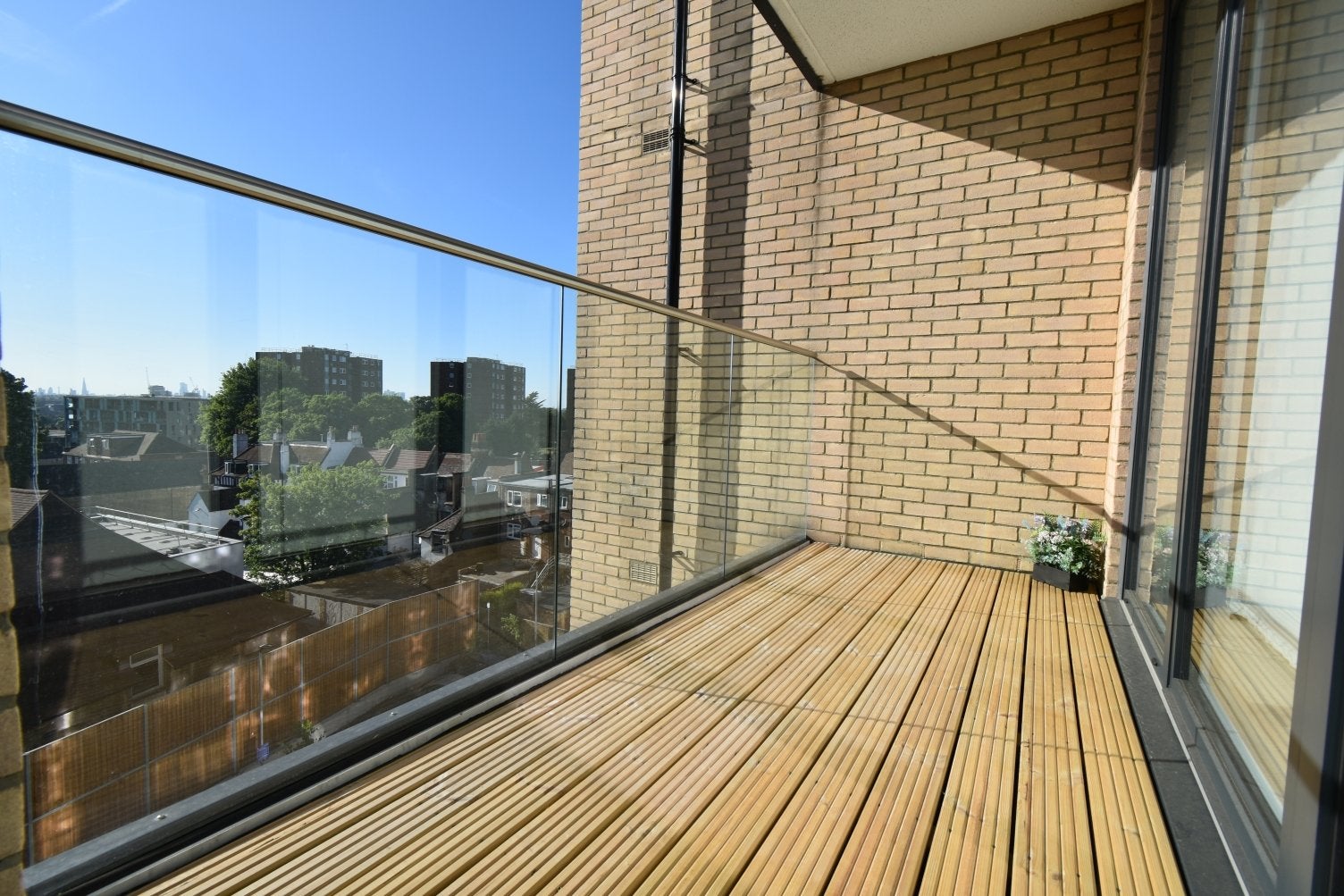 Flat Court Yard in Greater London