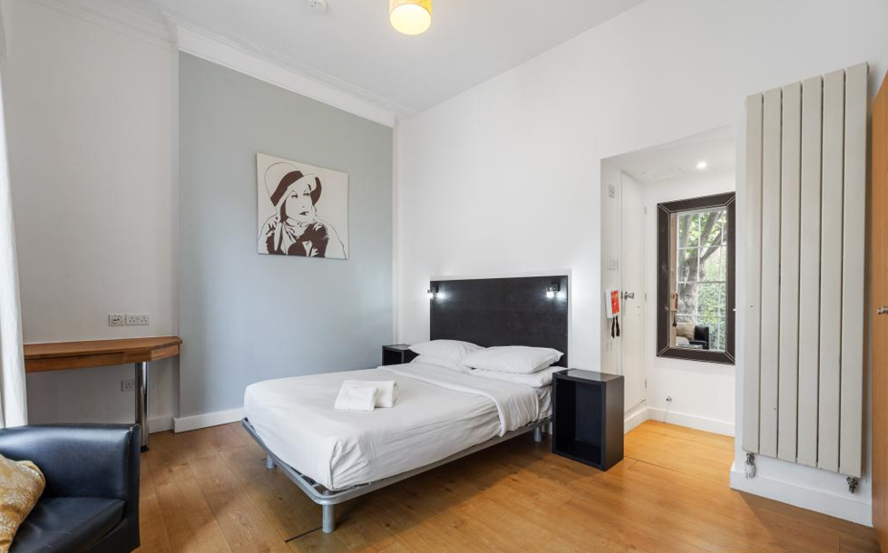Flat Cartwright Gardens in Greater London