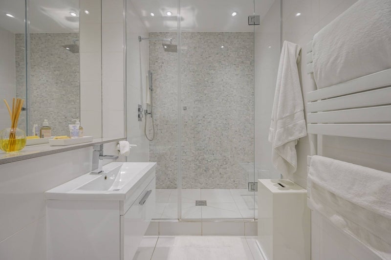 Room Wick Lane in Greater London