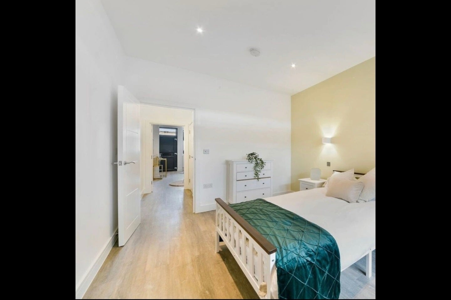 Flat Wadham Gardens in Greater London