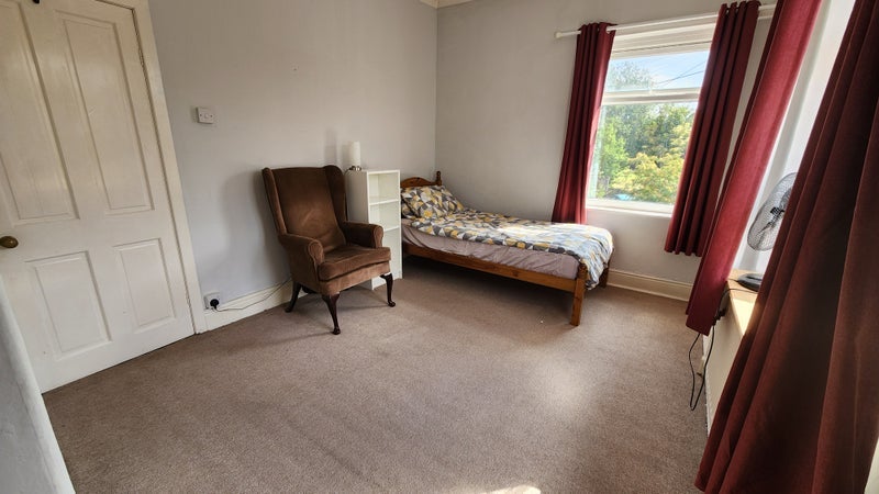 Room Thorncliffe Grove in Manchester