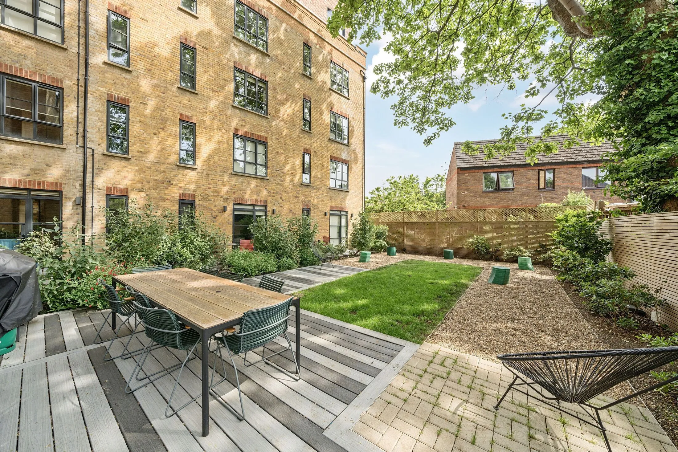 Flat Shakespeare Road in Greater London