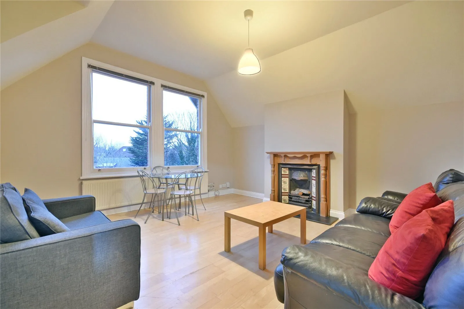 Flat Willesden Lane in Greater London
