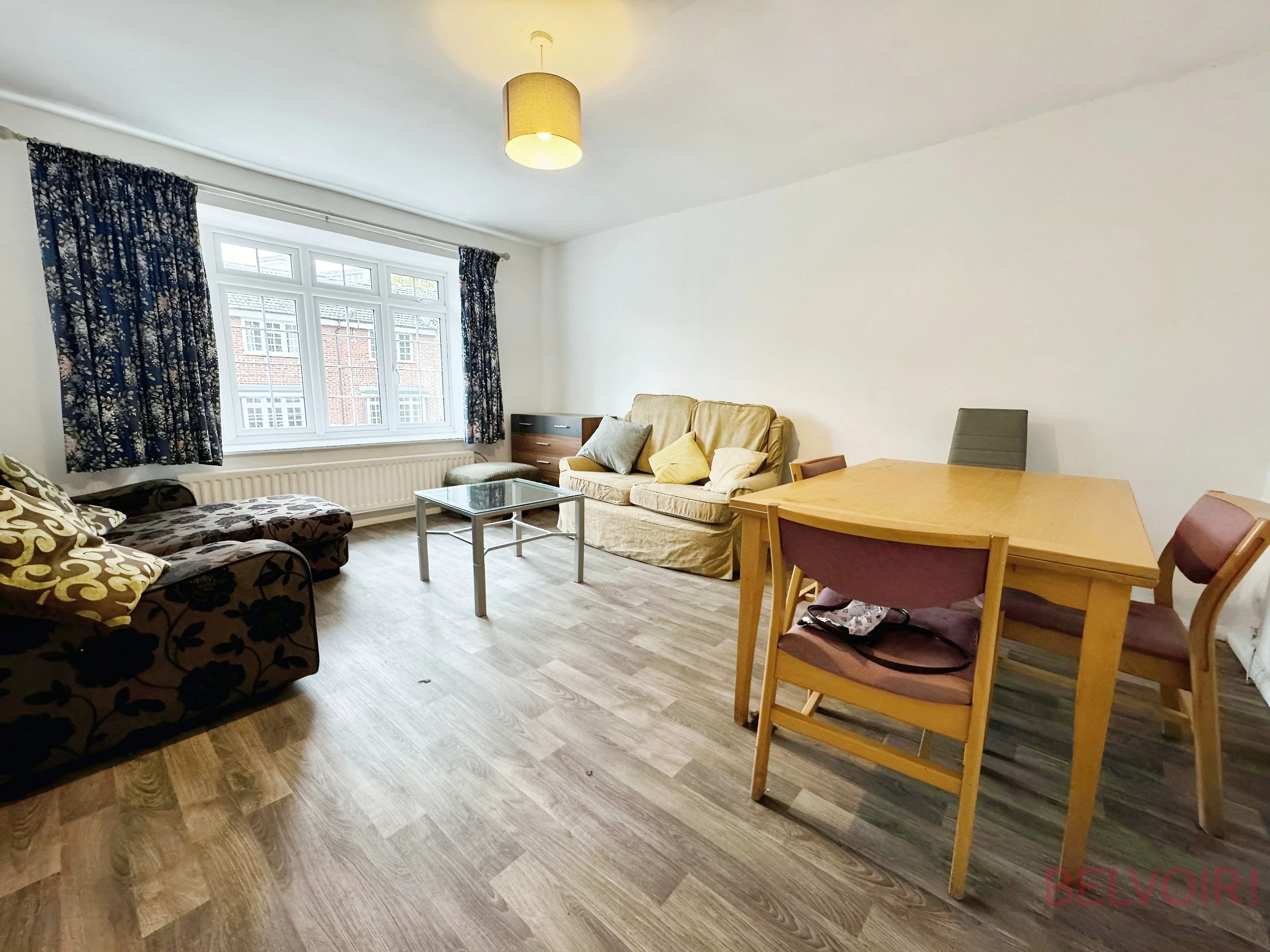 Room Matlock Court in Nottingham