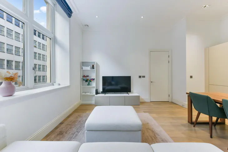 Flat Bridle Mews in Greater London