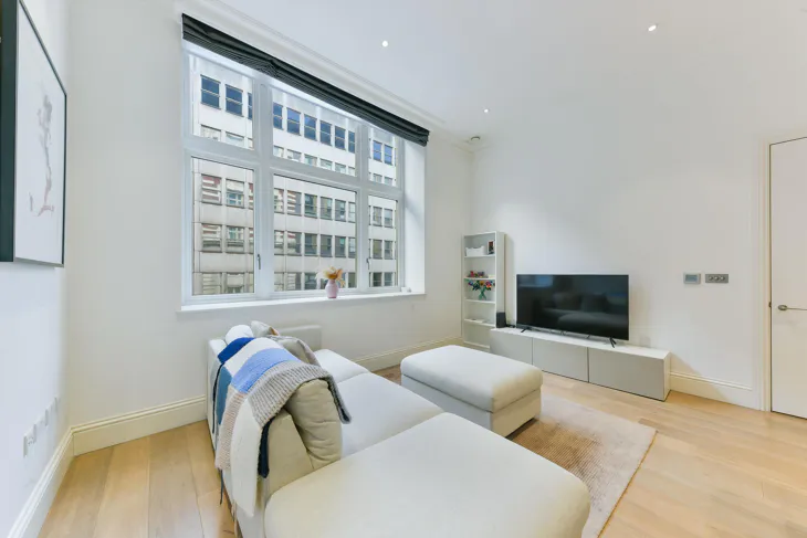 Flat Bridle Mews in Greater London