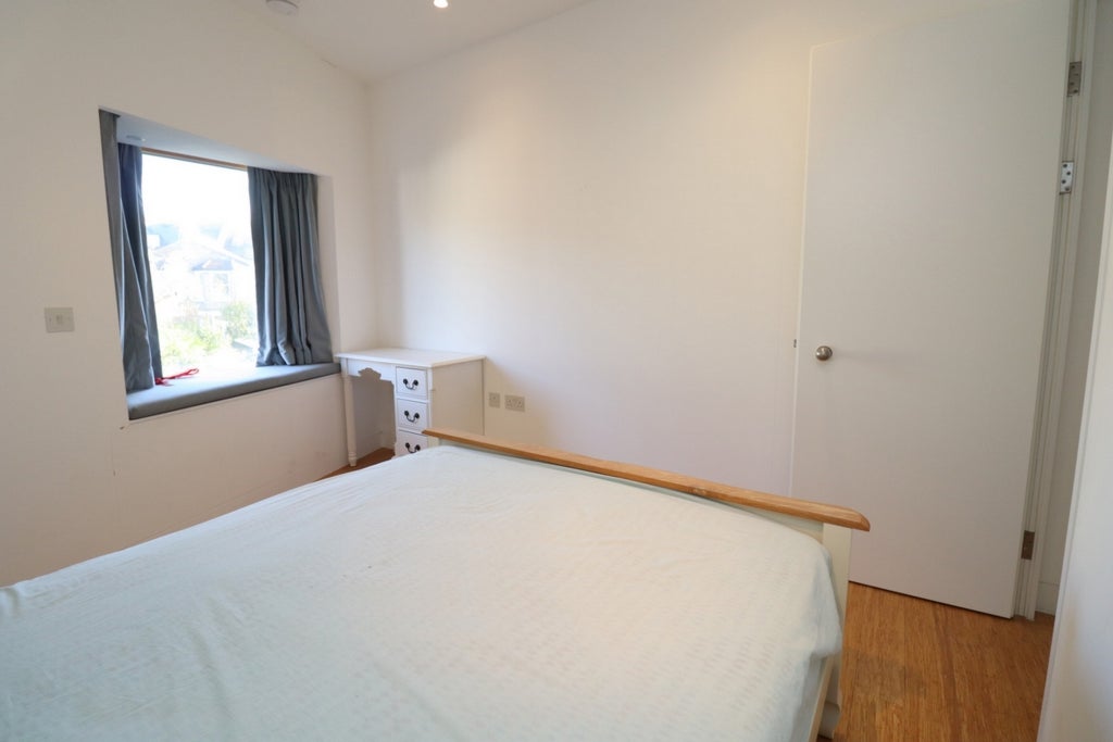 Room Globe Road in Greater London