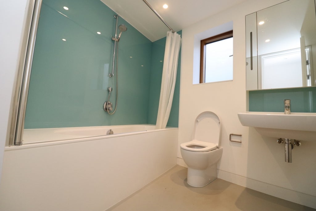 Room Globe Road in Greater London