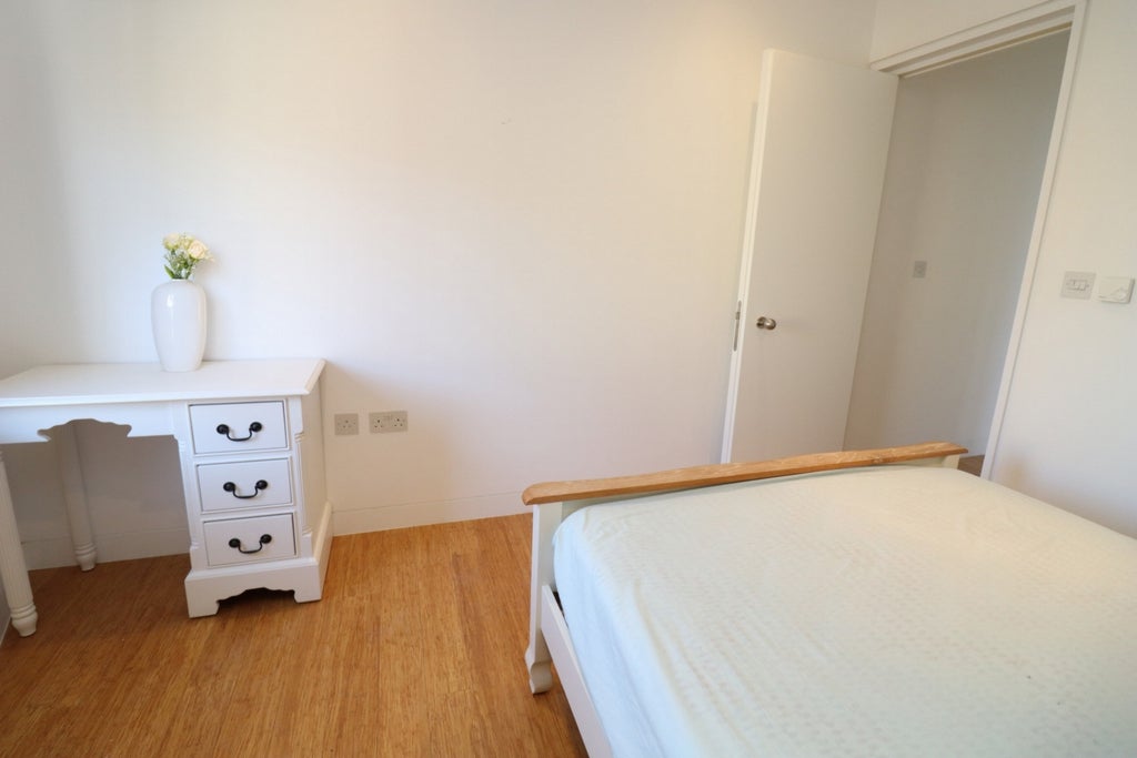 Room Globe Road in Greater London