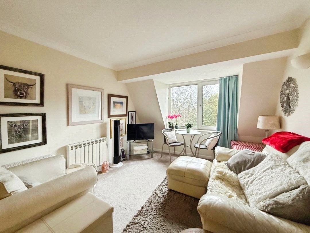 Flat Mount Hermon Road in Woking