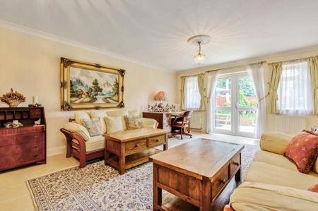 Room Worthington Road in London
