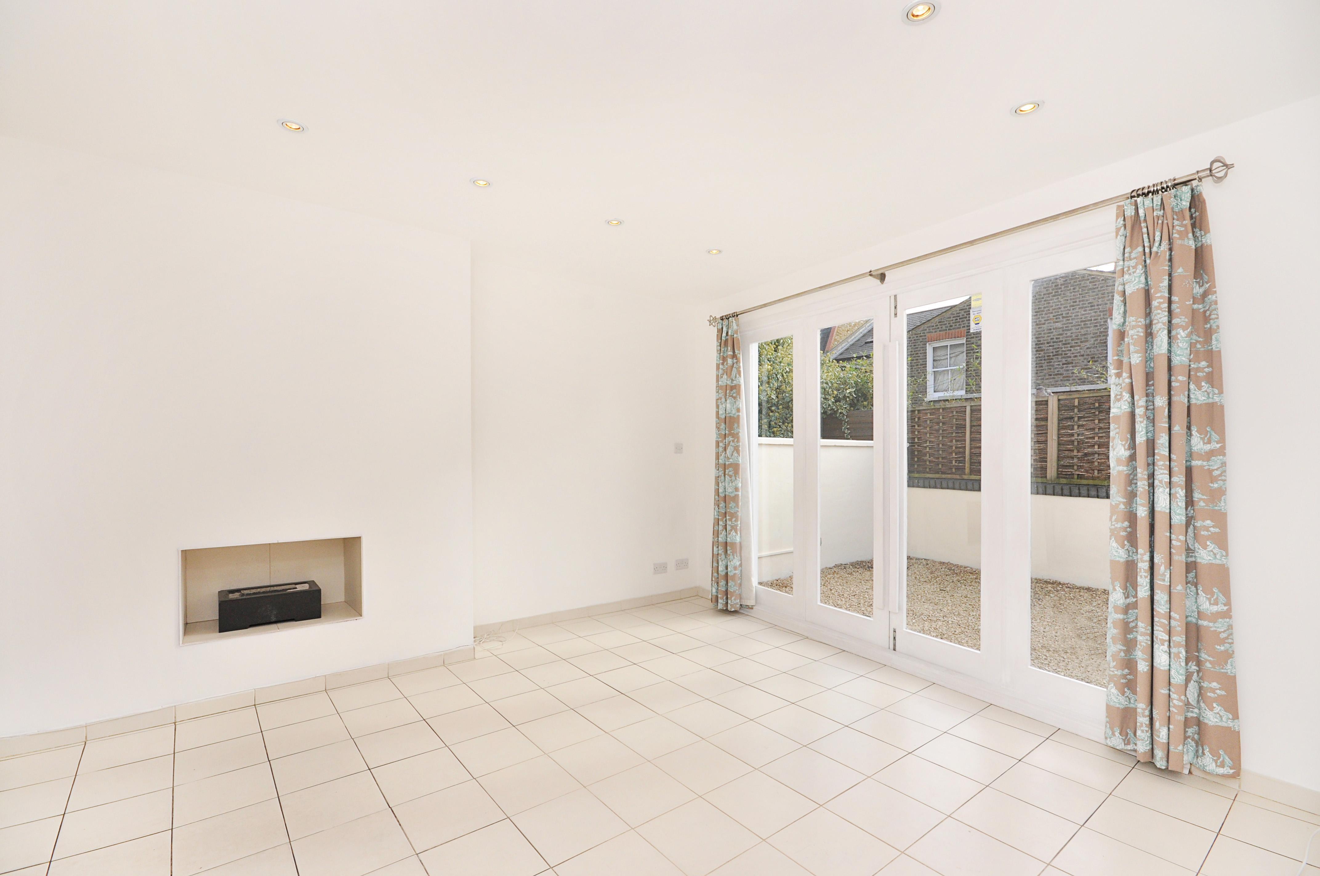 Flat Wardo Avenue in Greater London