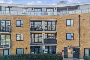 Flat Smeaton Court in East Hertfordshire