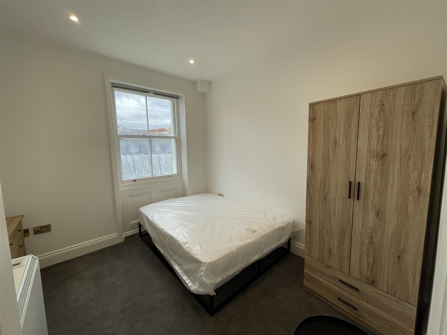Flat Poplar Place in Brighton