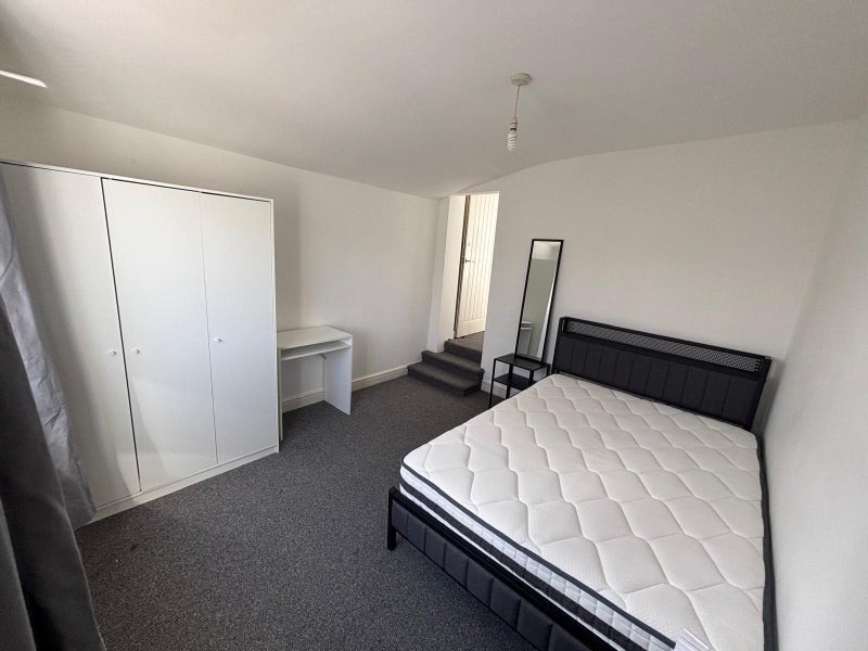 Room Livingstone Road in Greater London