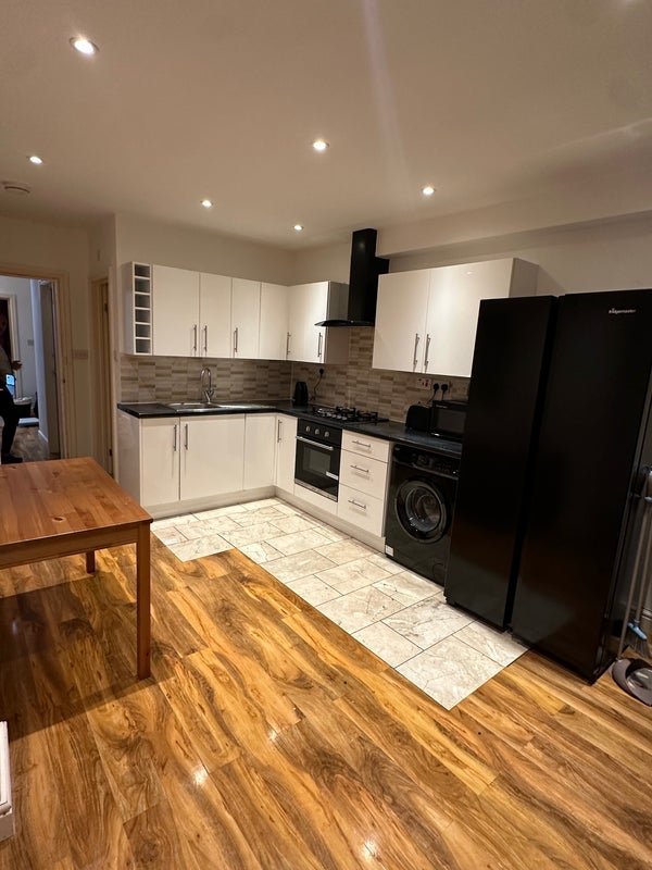 Room Livingstone Road in Greater London