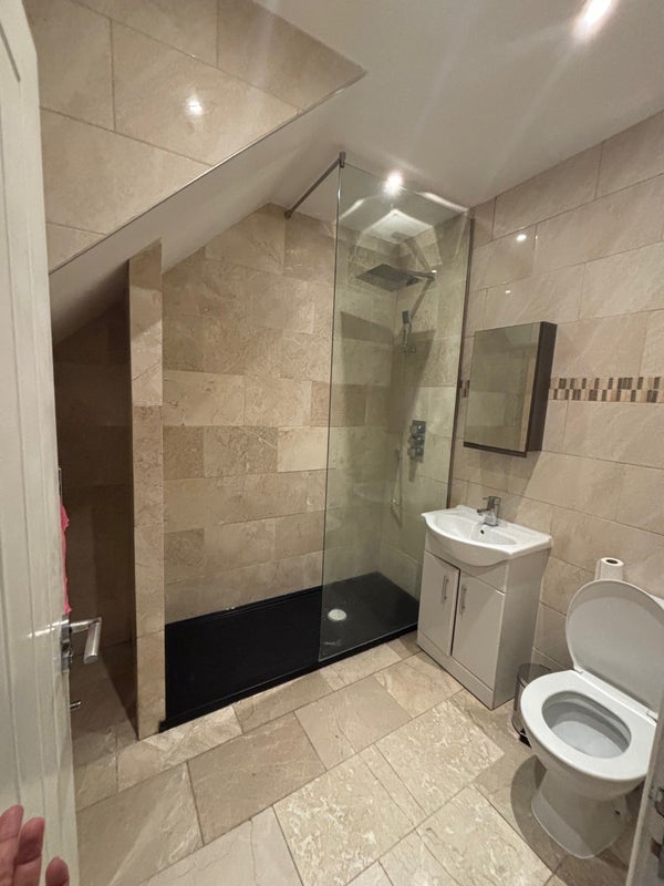 Room Livingstone Road in Greater London